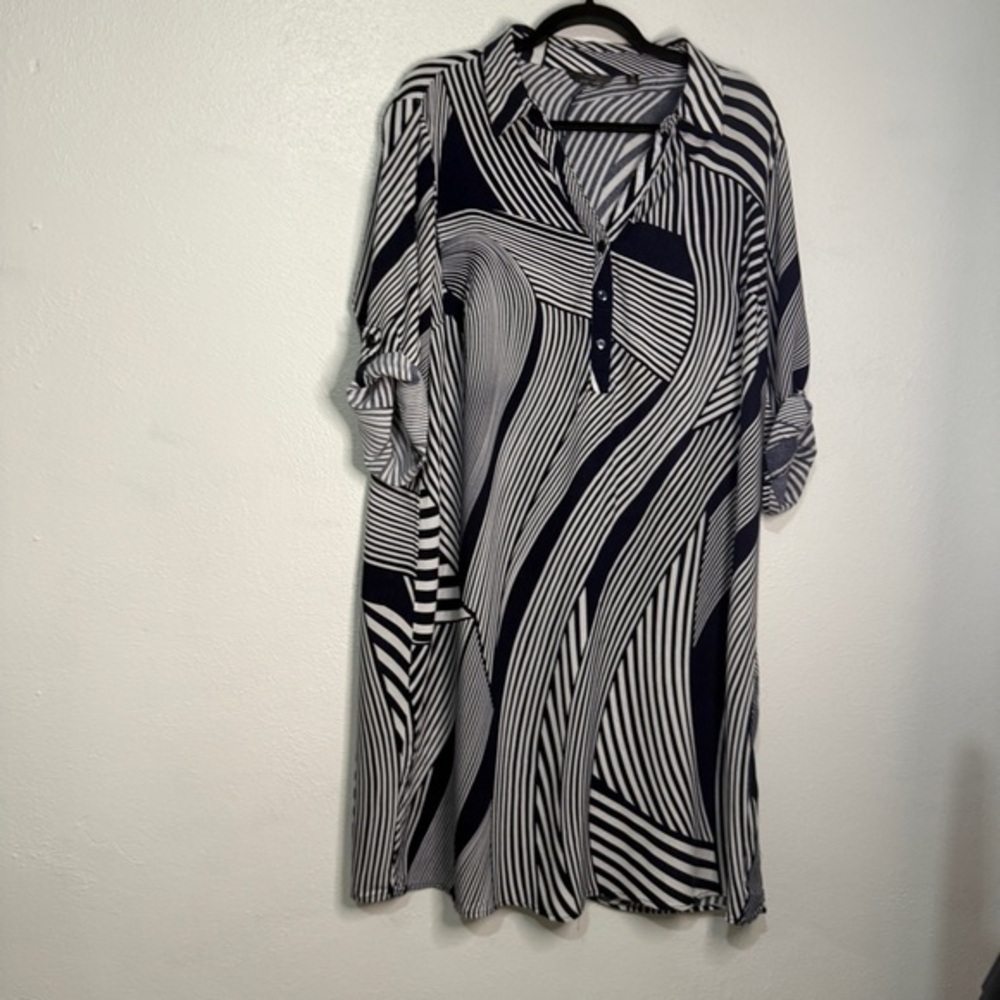 Mlle Gabrielle Black and White Abstract Striped Tunic Dress, Sz 2X.